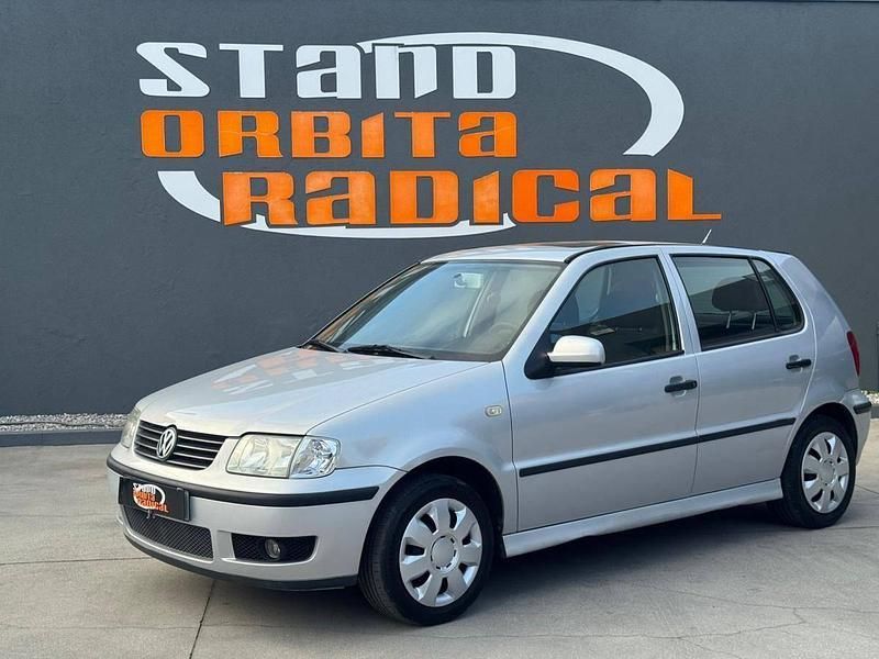 Cinzento Usado 2000 VW Polo Sedan | € 2.750 - Imagem 1/4