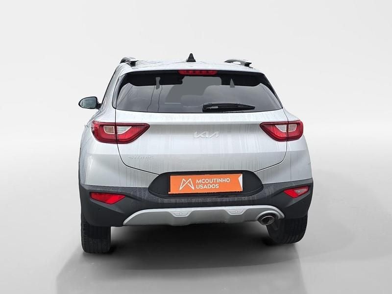 Usado Kia Stonic 100 HP (73 kW) 2024 Cinza SUV