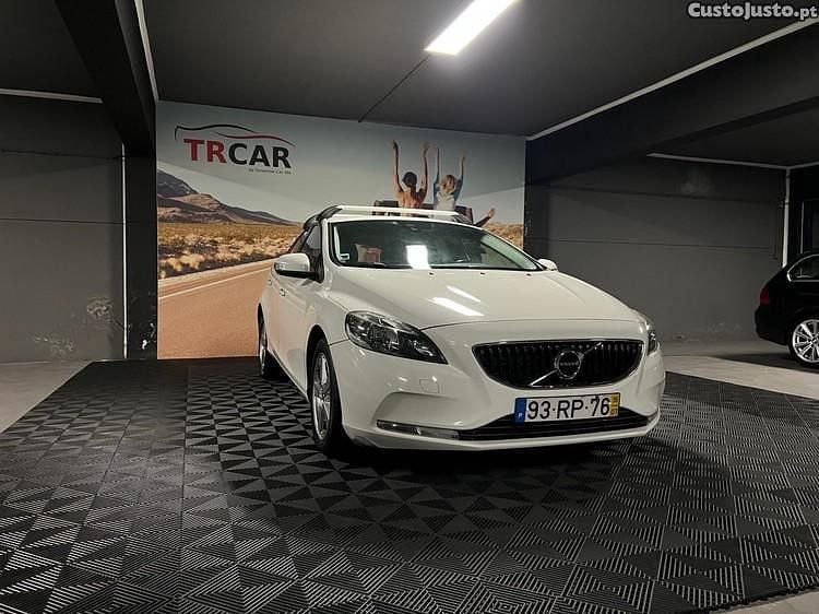 Branco Usado 2016 Volvo V40 Kinetic Citadino | € 11.490 - Imagem 1/1