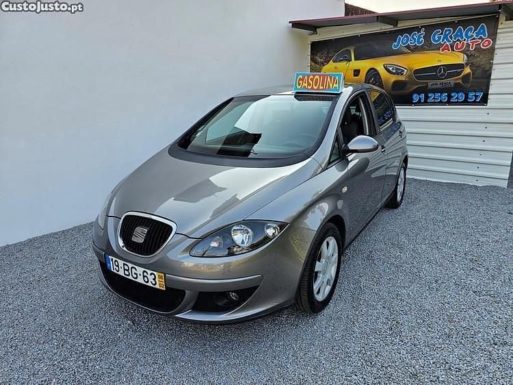 Cinza Usado 2006 Seat Altea Monovolume | € 3.250 - Imagem 1/1
