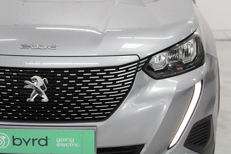 Usado Peugeot e-2008 Allure 100 kW (136 HP) 2023 Cinza SUV