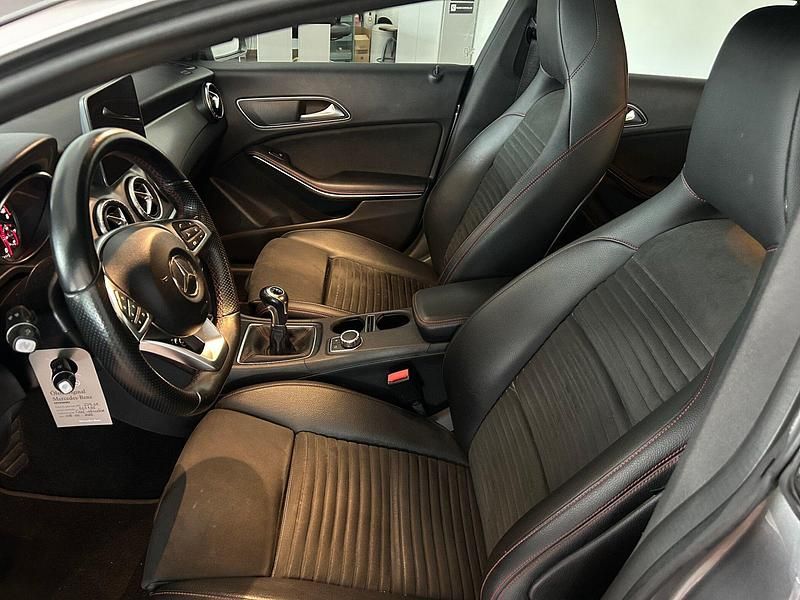 Usado Mercedes CLA200 AMG line 136 HP (100 kW) 2018 Cinza Carrinha