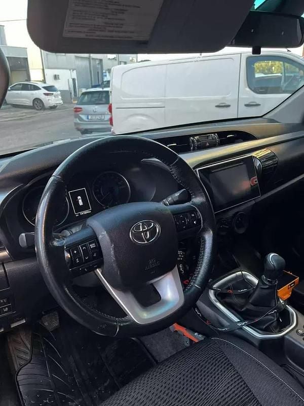 Usado Toyota HiLux Comfort 150 HP (110 kW) 2018 Verde Pickup