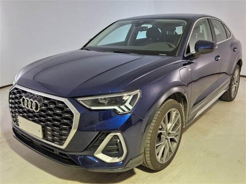 Azul Usado 2021 Audi Q3 SUV | € 35.900 - Imagem 1/4