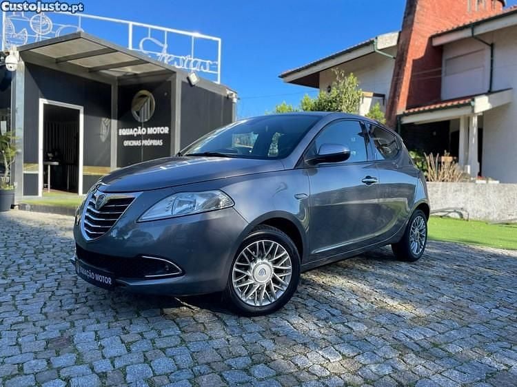 Cinza Usado 2012 Lancia Ypsilon S Citadino | € 7.400 - Imagem 1/1