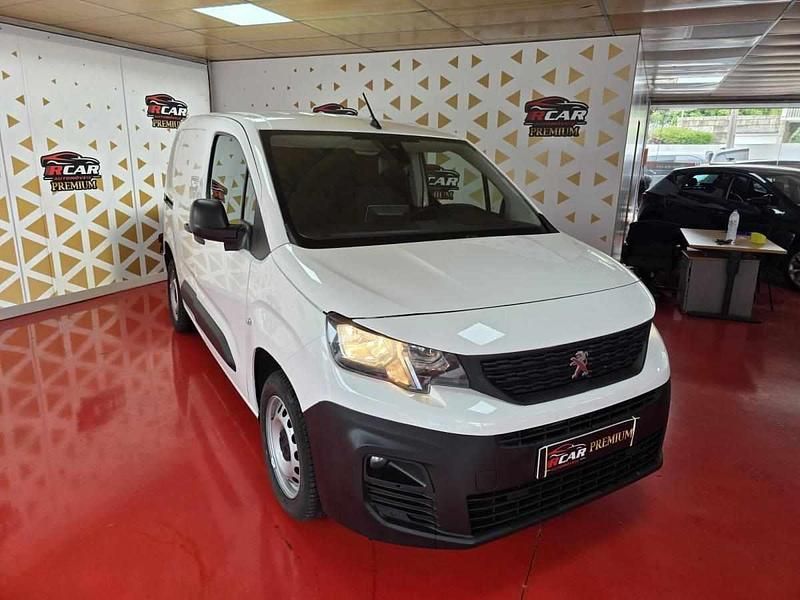Branco Usado 2020 Peugeot Partner Monovolume | € 12.999 (Preço justo) - Imagem 1/4