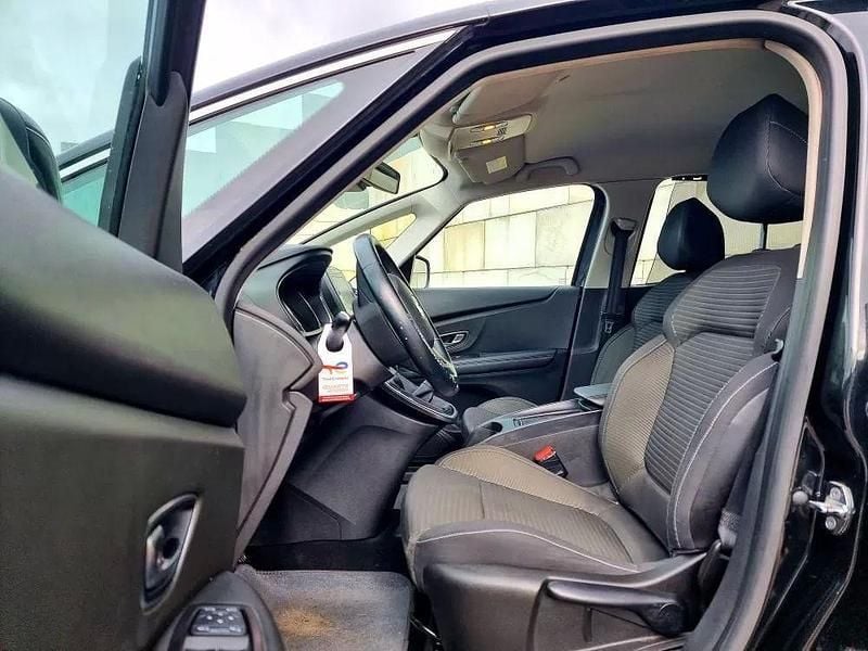 Usado Renault Grand Scénic IV Luxe 110 HP (80 kW) 2016 Preto Monovolume