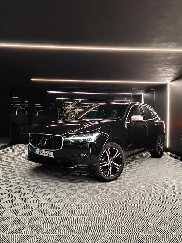 Preto Usado 2018 Volvo XC60 R-Design SUV | € 31.750 (Preço justo) - Imagem 1/4