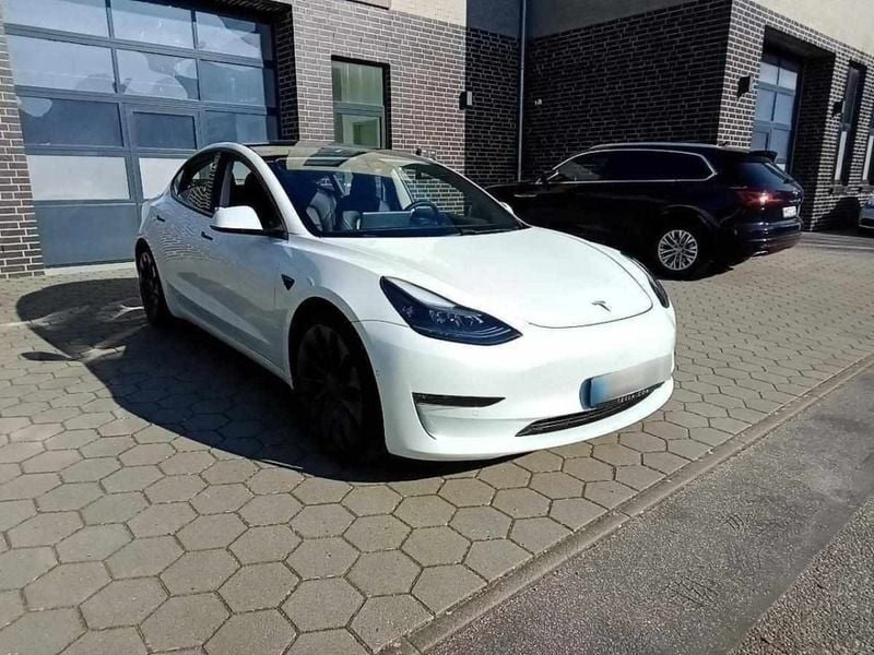 Branco Usado 2021 Tesla Model 3 Sedan | € 27.990 (Bom preço) - Imagem 1/4