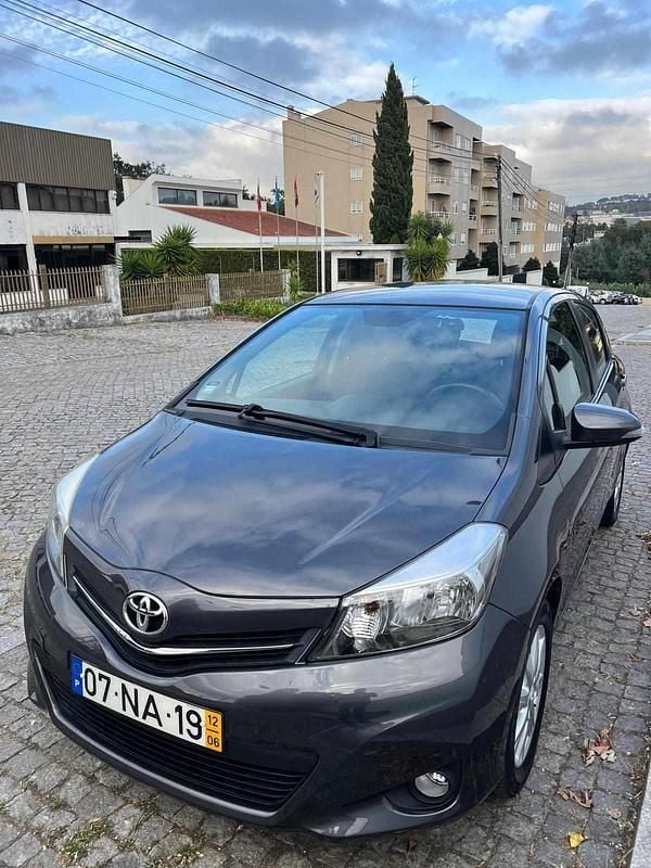Cinzento Usado 2012 Toyota Yaris Citadino | € 8.500 (Preço justo) - Imagem 1/4