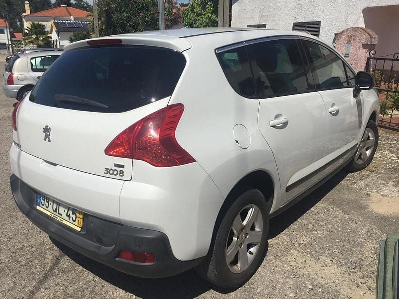 Branco Usado 2011 Peugeot 3008 SUV | € 9.500 (Preço justo) - Imagem 1/4