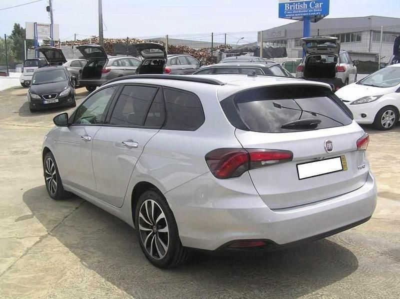 Usado Fiat Tipo 120 HP (88 kW) 2019 Cinzento Carrinha
