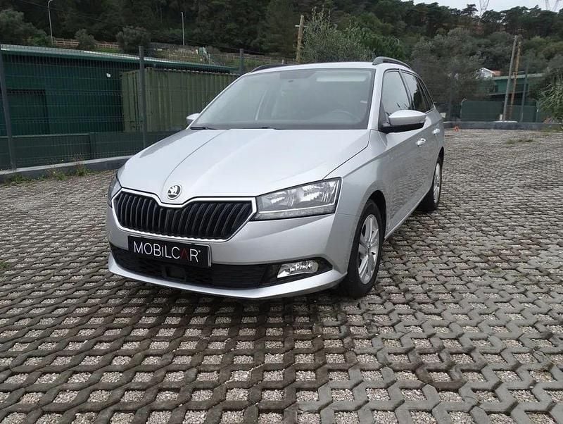 Cinza Usado 2021 Skoda Fabia Style Carrinha | € 14.500 (Preço justo) - Imagem 1/4