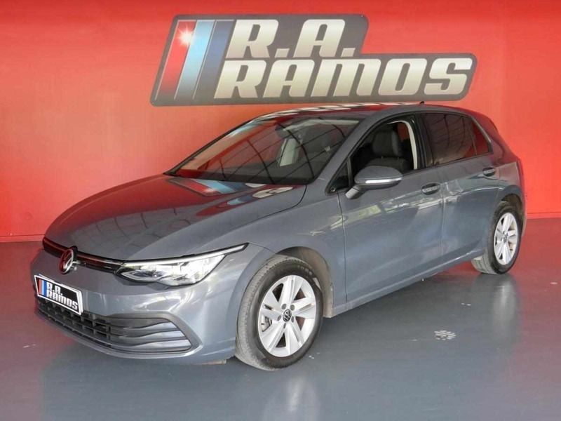 Cinzento Usado 2022 VW Golf VIII Life Citadino | € 24.450 (Preço justo) - Imagem 1/4