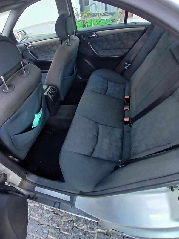 Usado Mercedes C220 143 HP (105 kW) 2001 Cinzento