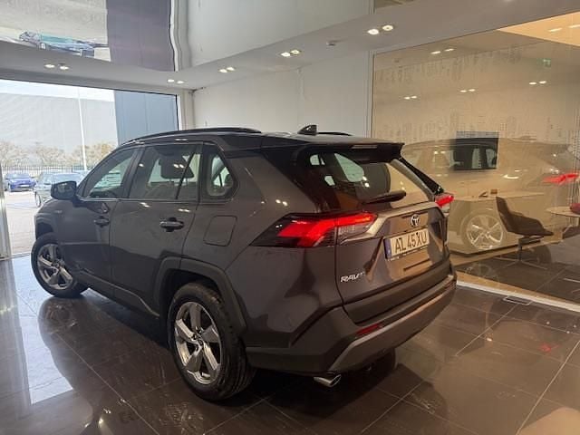 Usado Toyota RAV4 Comfort 178 HP (130 kW) 2021 Cinza (pintura metalizada) SUV