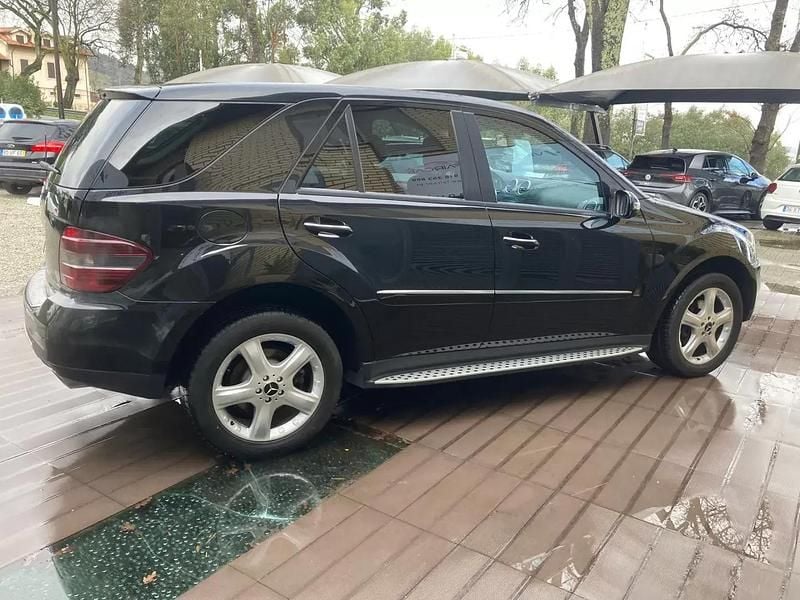Usado Mercedes ML320 224 HP (164 kW) 2006 Preto SUV