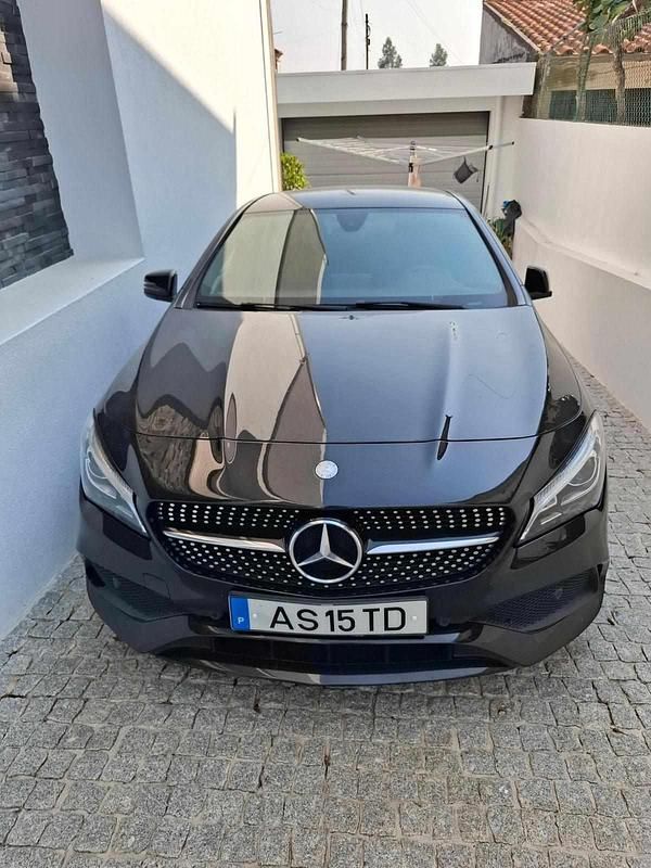 Preto Usado 2017 Mercedes CLA180 Edition Sedan | € 17.000 - Imagem 1/4