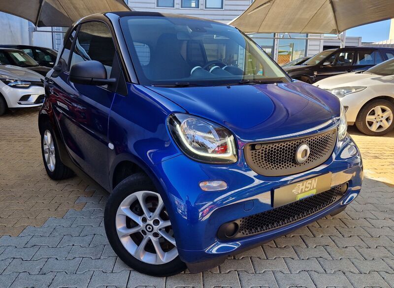 Azul Usado 2018 Smart ForTwo Coupé Coupé | € 12.500 (Caro) - Imagem 1/4