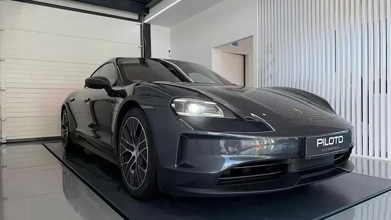 Usado Porsche Taycan 300 kW (408 HP) 2024 Cinza escuro Sedan