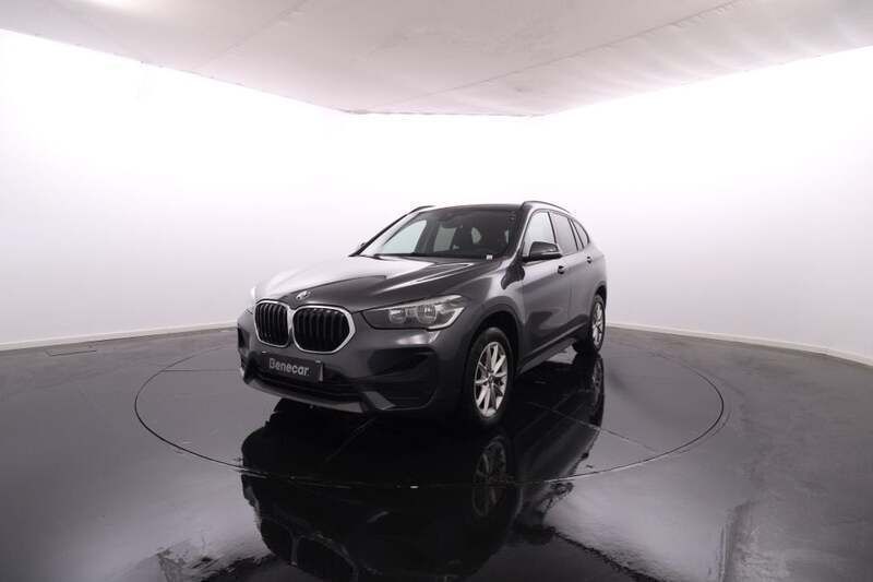 Cinzento Usado 2021 BMW X1 SUV | € 34.850 - Imagem 1/4