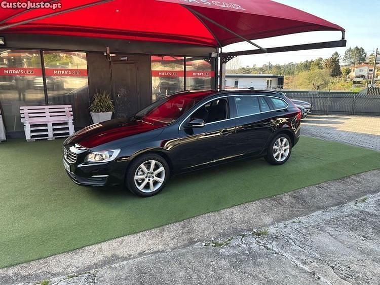 Usado Volvo V60 120 HP (88 kW) 2015 Preto Carrinha