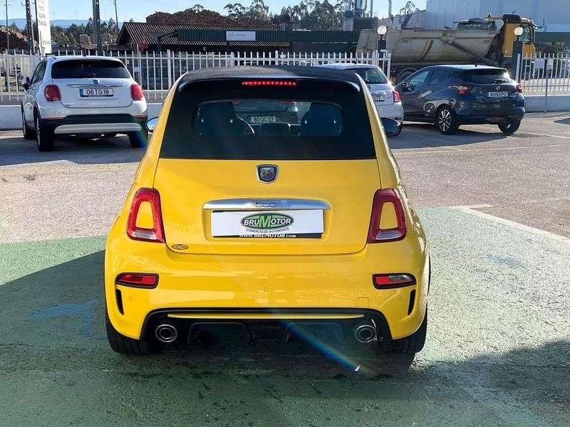 Usado Abarth 595C 146 HP (107 kW) 2020 Amarelo Cabrios