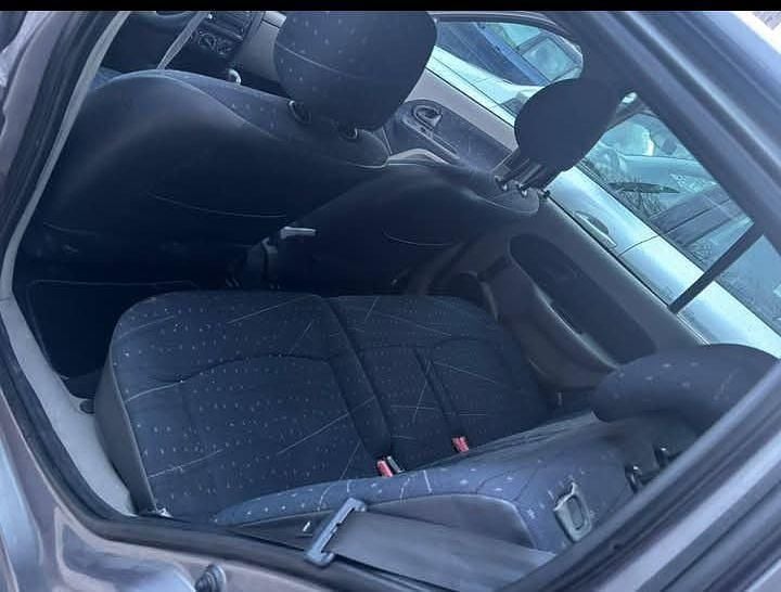 Usado Renault Clio II 55 HP (40 kW) 2002 Sedan