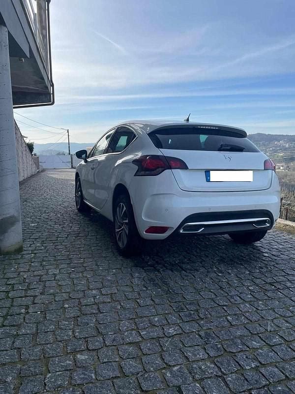 Usado Citroën DS4 111 HP (81 kW) 2011 Branco Citadino