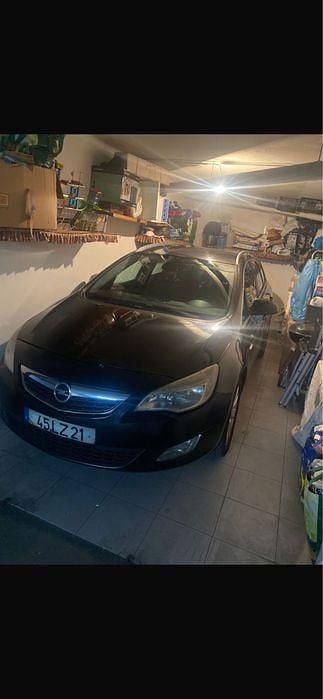 Usado Opel Astra 125 HP (91 kW) 2011