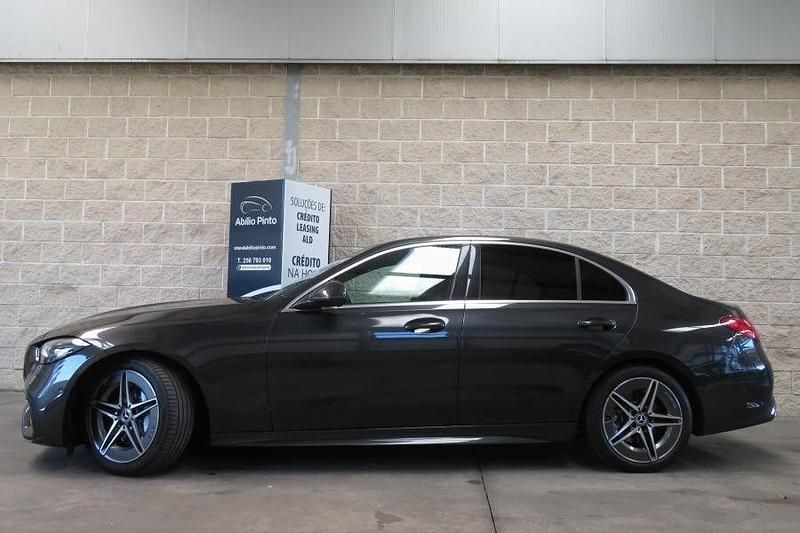 Usado Mercedes C300 AMG line 265 HP (194 kW) 2023 Cinza Sedan
