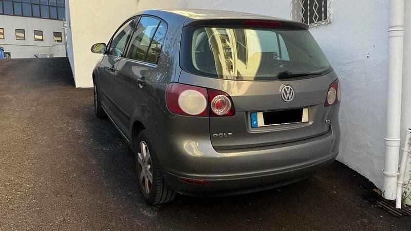 Usado VW Golf IV 105 HP (77 kW) 2005 Cinzento Carrinha