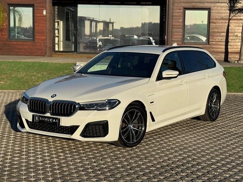 Branco Usado 2022 BMW 530e Coupé | € 29.990 - Imagem 1/4