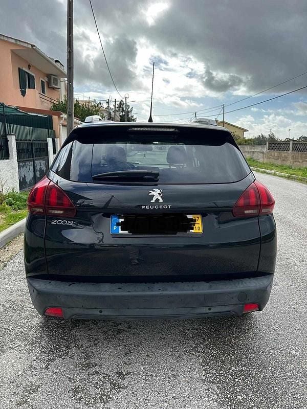 Usado Peugeot 2008 99 HP (72 kW) 2017 Preto SUV