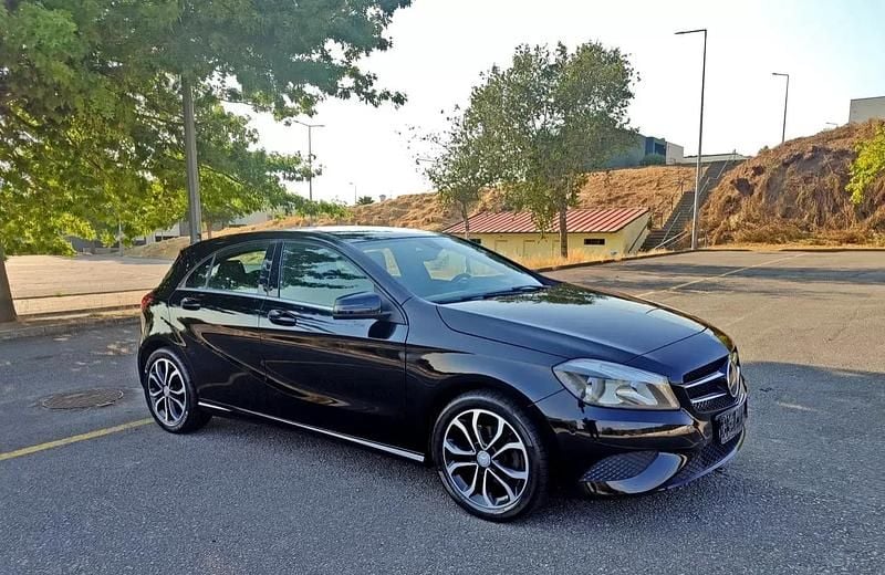 Preto Usado 2015 Mercedes A180 Style | € 15.500 (Preço justo) - Imagem 1/4