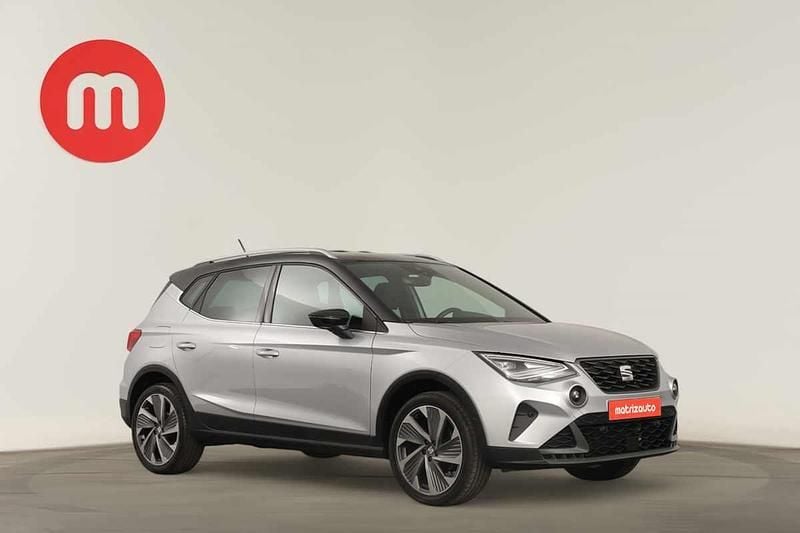 Cinzento Usado 2023 Seat Arona SUV | € 23.499 - Imagem 1/4