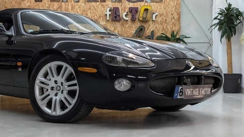 Preto Usado 2002 Jaguar XKR Coupé | € 38.000 - Imagem 1/4