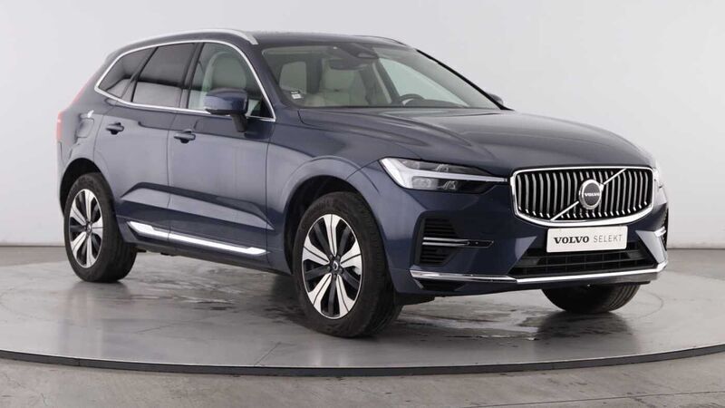 Azul Usado 2024 Volvo XC60 SUV | € 57.990 (Caro) - Imagem 1/4