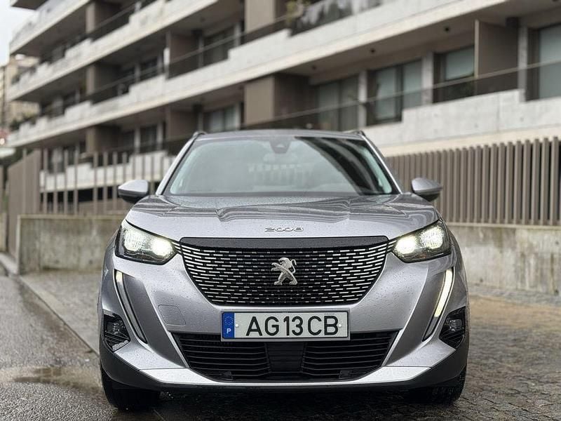 Usado Peugeot 2008 Allure 110 HP (80 kW) 2021 SUV
