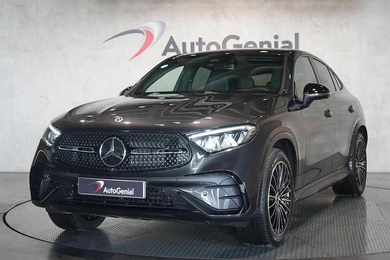 Cinza Novo 2025 Mercedes GLC300 SUV | € 86.990 - Imagem 1/4