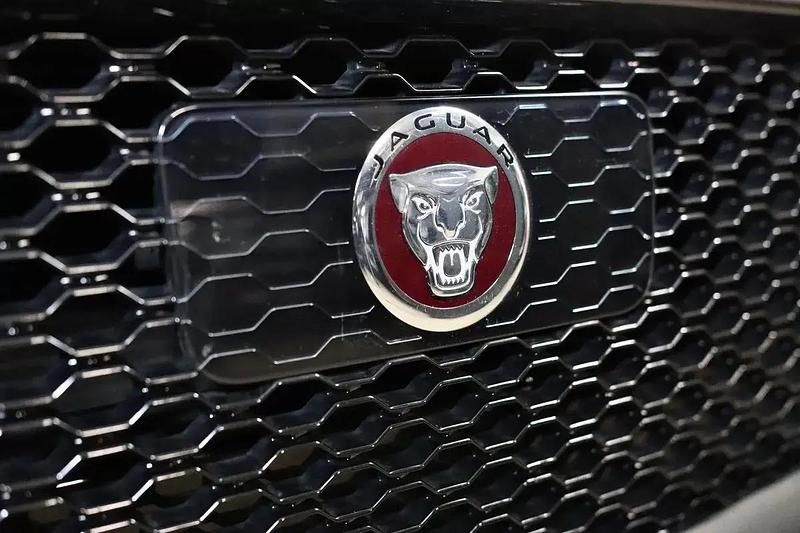 Usado Jaguar XF R-Sport 180 HP (132 kW) 2016 Preto Sedan