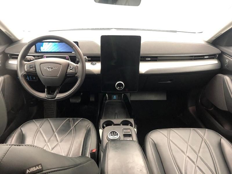 Usado Ford Mustang Mach-E Standard Range 197 kW (269 HP) 2023 Preto SUV