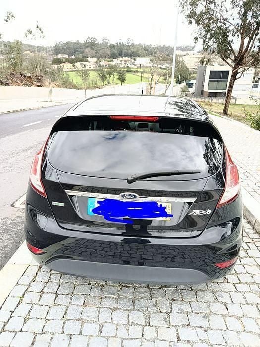Usado Ford Fiesta Titanium 100 HP (73 kW) 2015 Sedan