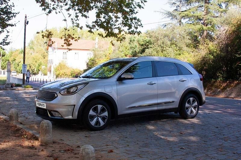 Cinza Usado 2018 Kia Niro SUV | € 16.900 - Imagem 1/4