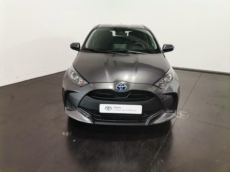 Usado Toyota Yaris Comfort 92 HP (67 kW) 2024 Cinza (pintura metalizada) Citadino