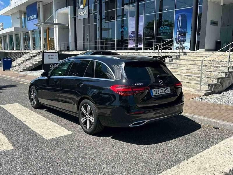 Usado Mercedes 220 200 HP (147 kW) 2024 Preto