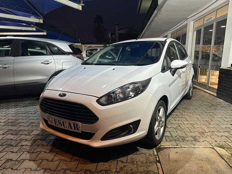 Usado Ford Fiesta Active 85 HP (62 kW) 2015 Branco Citadino