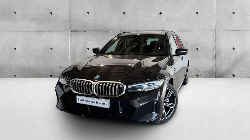 Usado BMW 330e Comfort Edition 292 HP (214 kW) 2023 Preto sapphire metalizada Carrinha