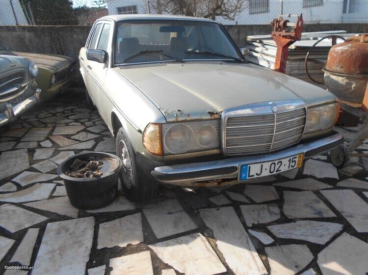 Amarelo Usado 1980 Mercedes 240 Sedan | € 2.000 - Imagem 1/1