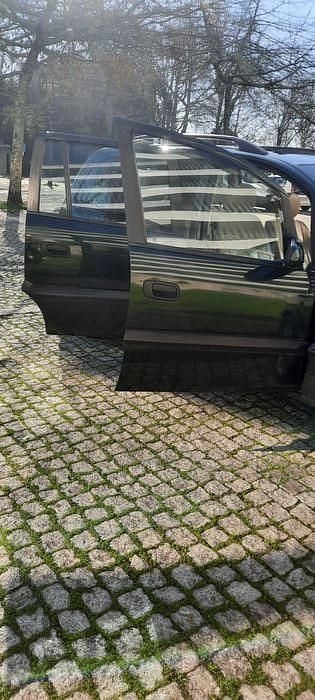 Usado 2000 Opel Zafira Monovolume | € 2.500 - Imagem 1/4